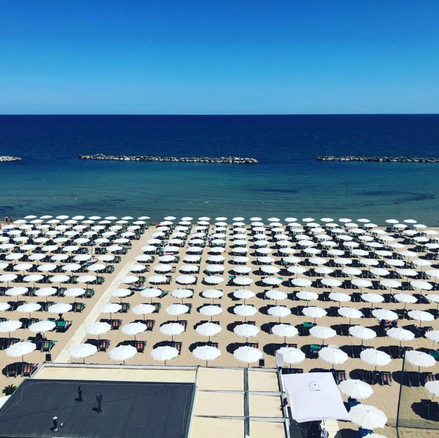Hotel Flying بيزارو المظهر الخارجي الصورة