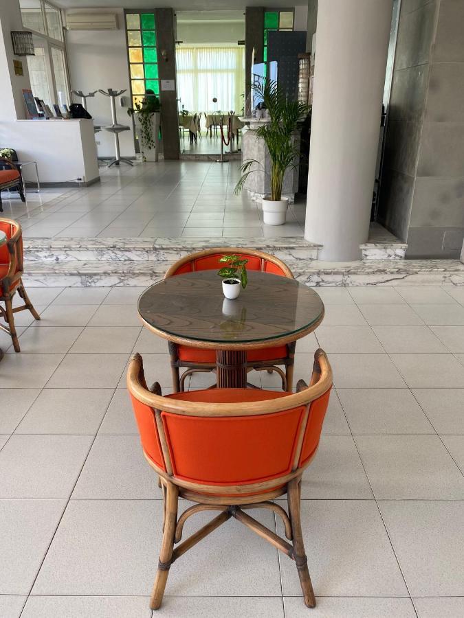 Hotel Flying بيزارو المظهر الخارجي الصورة