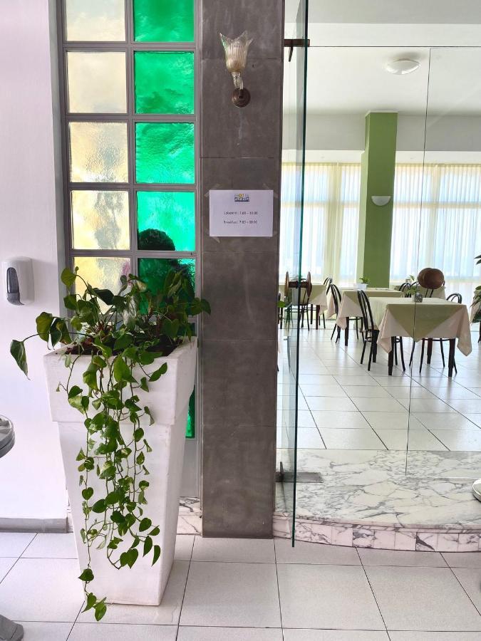 Hotel Flying بيزارو المظهر الخارجي الصورة