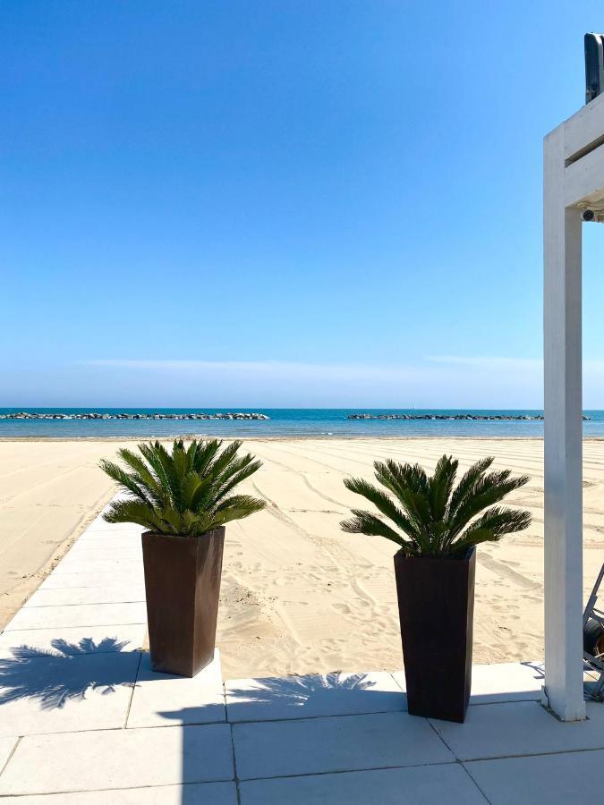 Hotel Flying بيزارو المظهر الخارجي الصورة