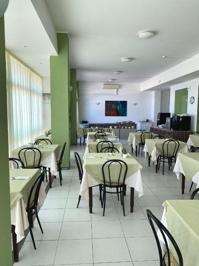 Hotel Flying بيزارو المظهر الخارجي الصورة