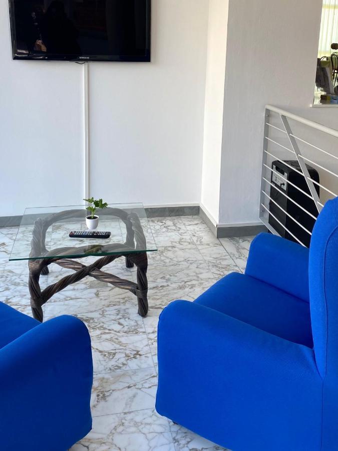 Hotel Flying بيزارو المظهر الخارجي الصورة