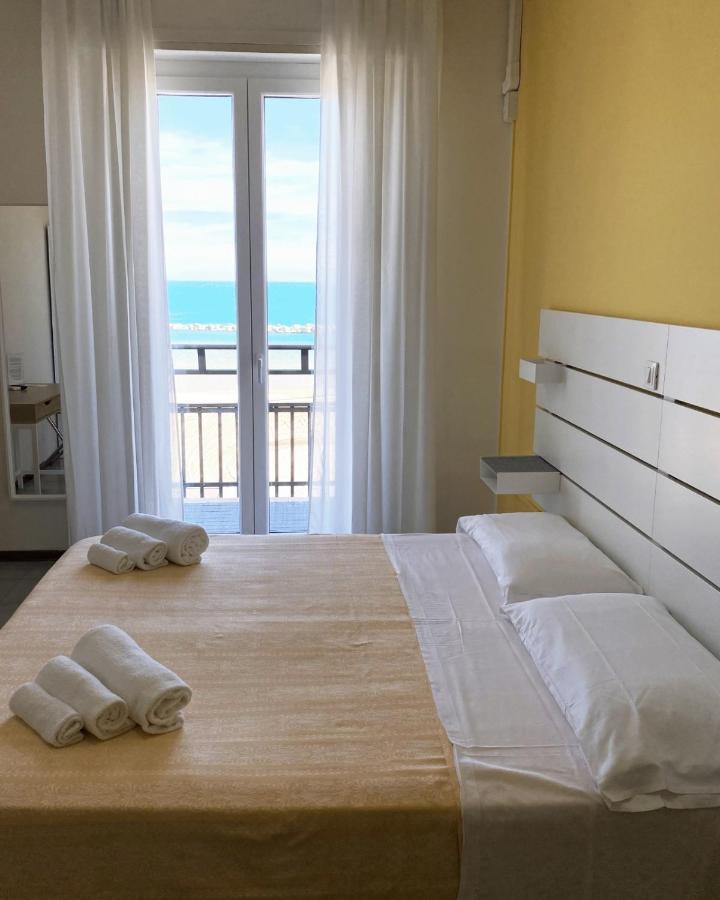 Hotel Flying بيزارو المظهر الخارجي الصورة